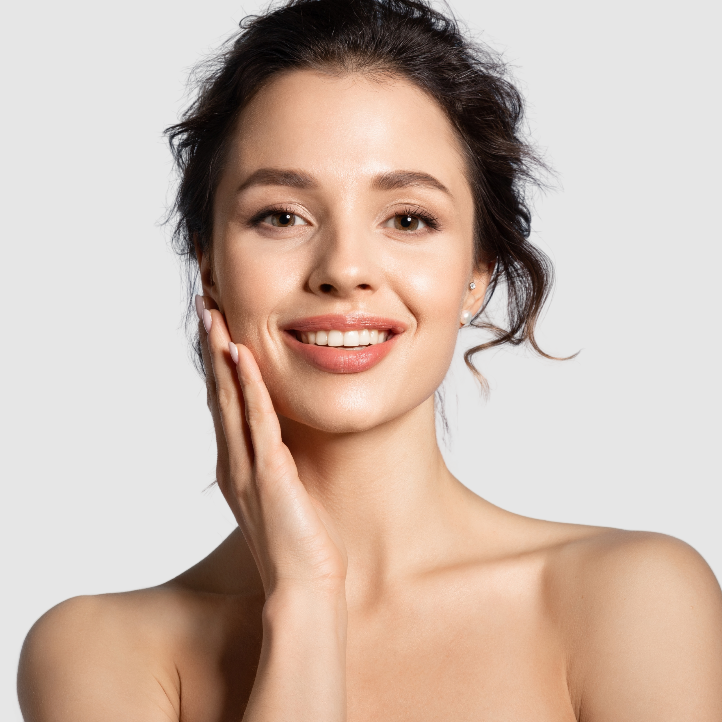 8% Retinol Face Serum and Vitamin C+ Serum for a Firm, Smooth, and Radiant Complexion in the Ultimate Radiance Kit.