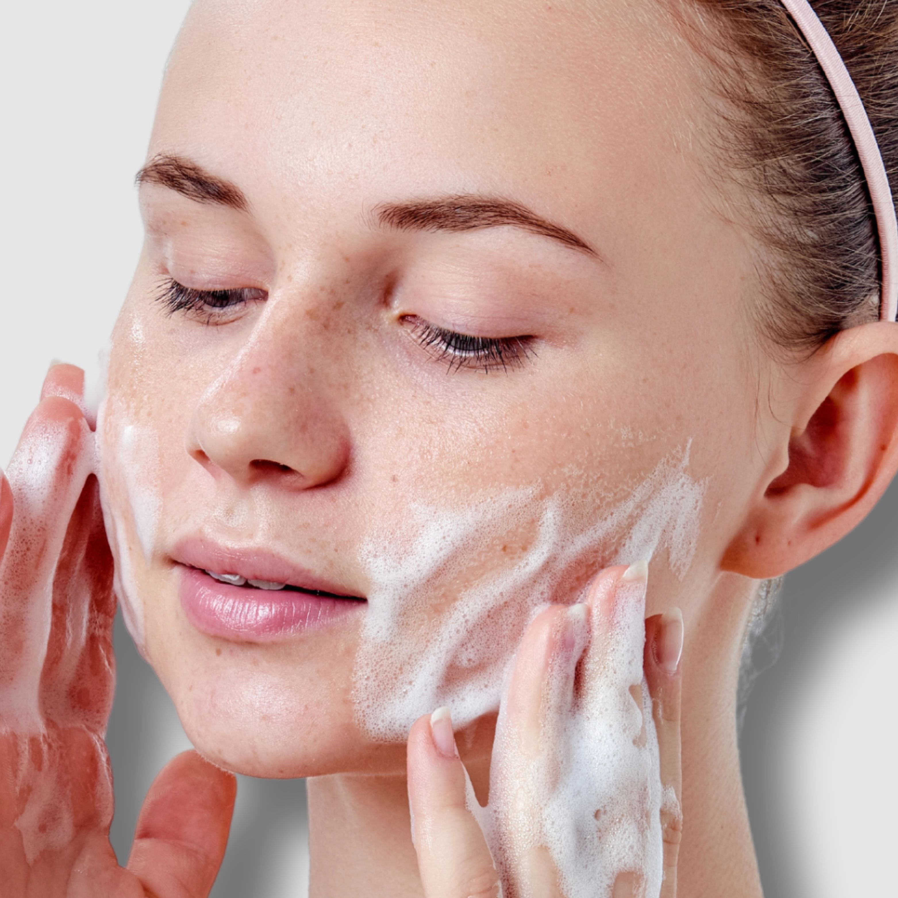 50mL Acne Wash with Extra Strength Foaming Cleanser – Clears acne and helps reduce blemishes and breakouts.