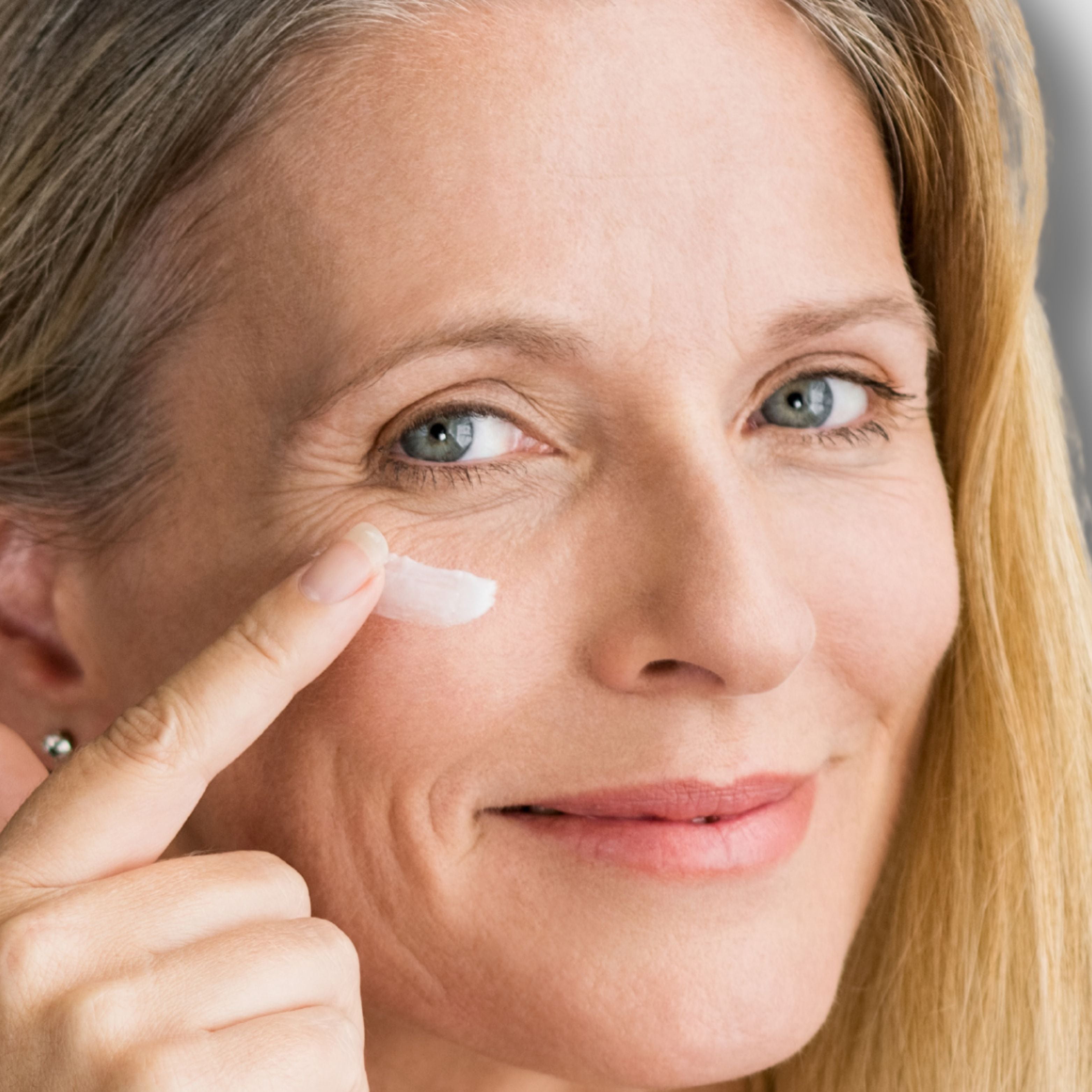 Organic Daily Moisturizing Serum for Anti-Aging & Skin Hydration – Contains 70% Organic Ingredients, Shea Butter, Hyaluronic Acid, Green Tea, 50ml.